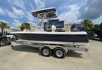 2025 Robalo 226 Cayman Shark Gray/White Boat